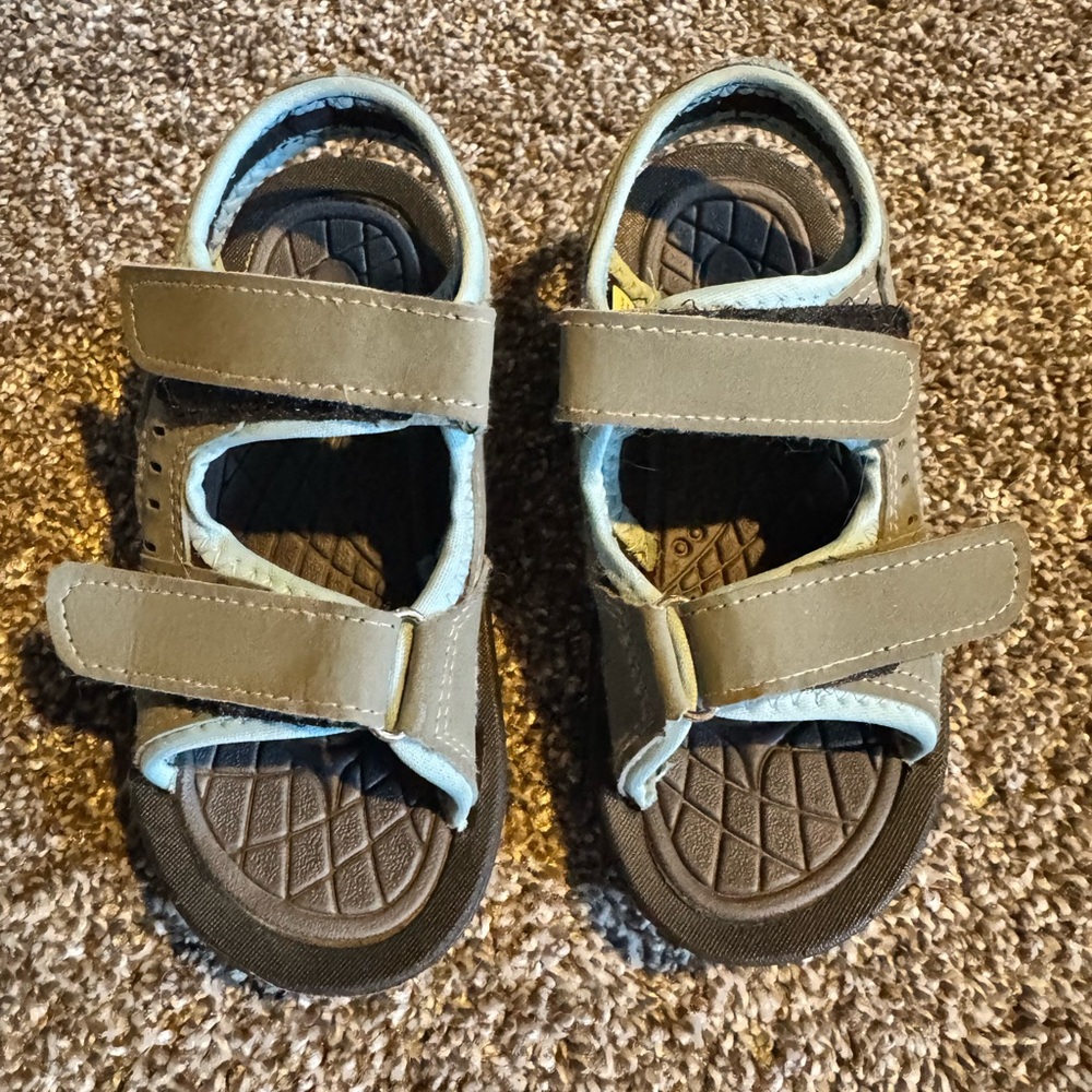 Boys Toddler Sandals - like new - size 9/10
